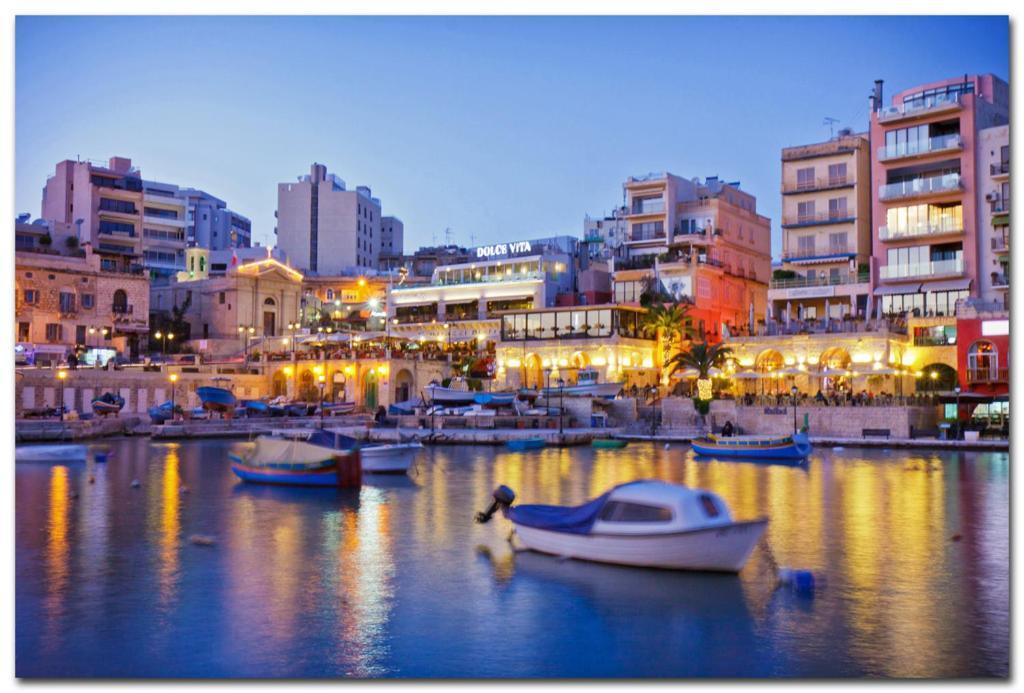 Chic 2Br Penthouse Steps From The Promenade Apartamento Sliema Exterior foto