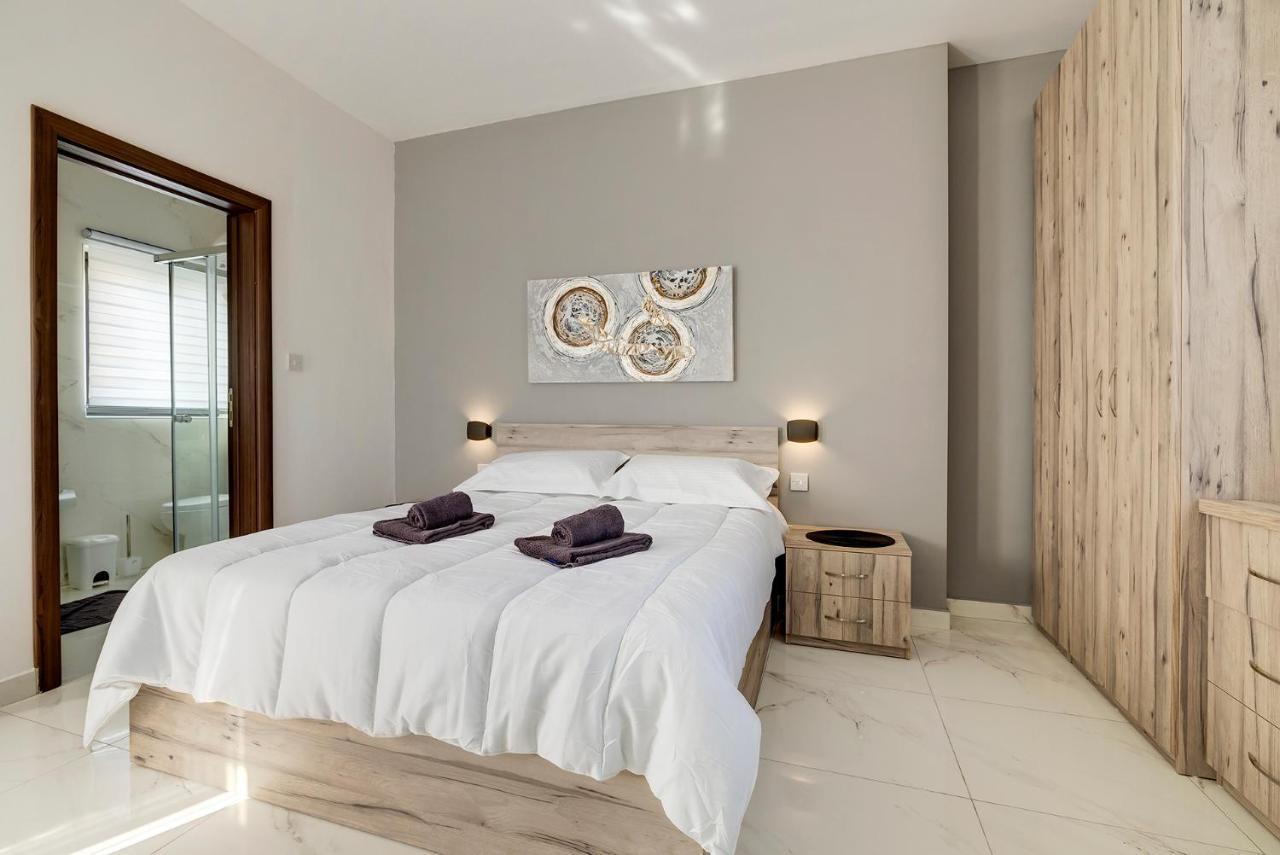 Chic 2Br Penthouse Steps From The Promenade Apartamento Sliema Exterior foto