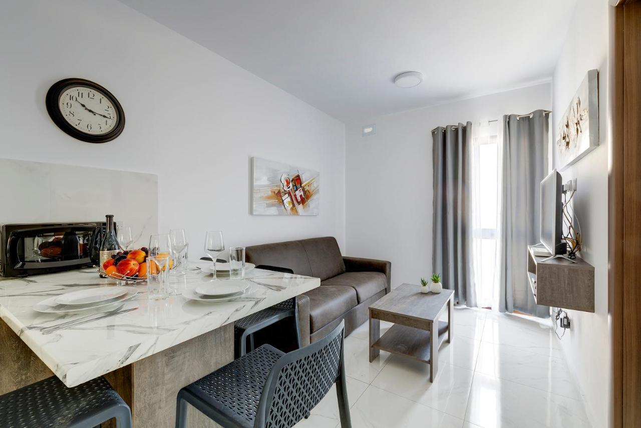 Chic 2Br Penthouse Steps From The Promenade Apartamento Sliema Exterior foto