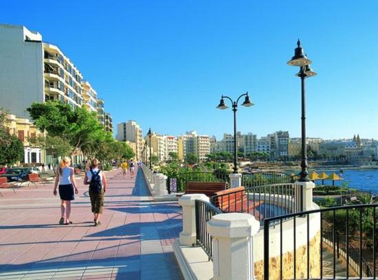 Chic 2Br Penthouse Steps From The Promenade Apartamento Sliema Exterior foto