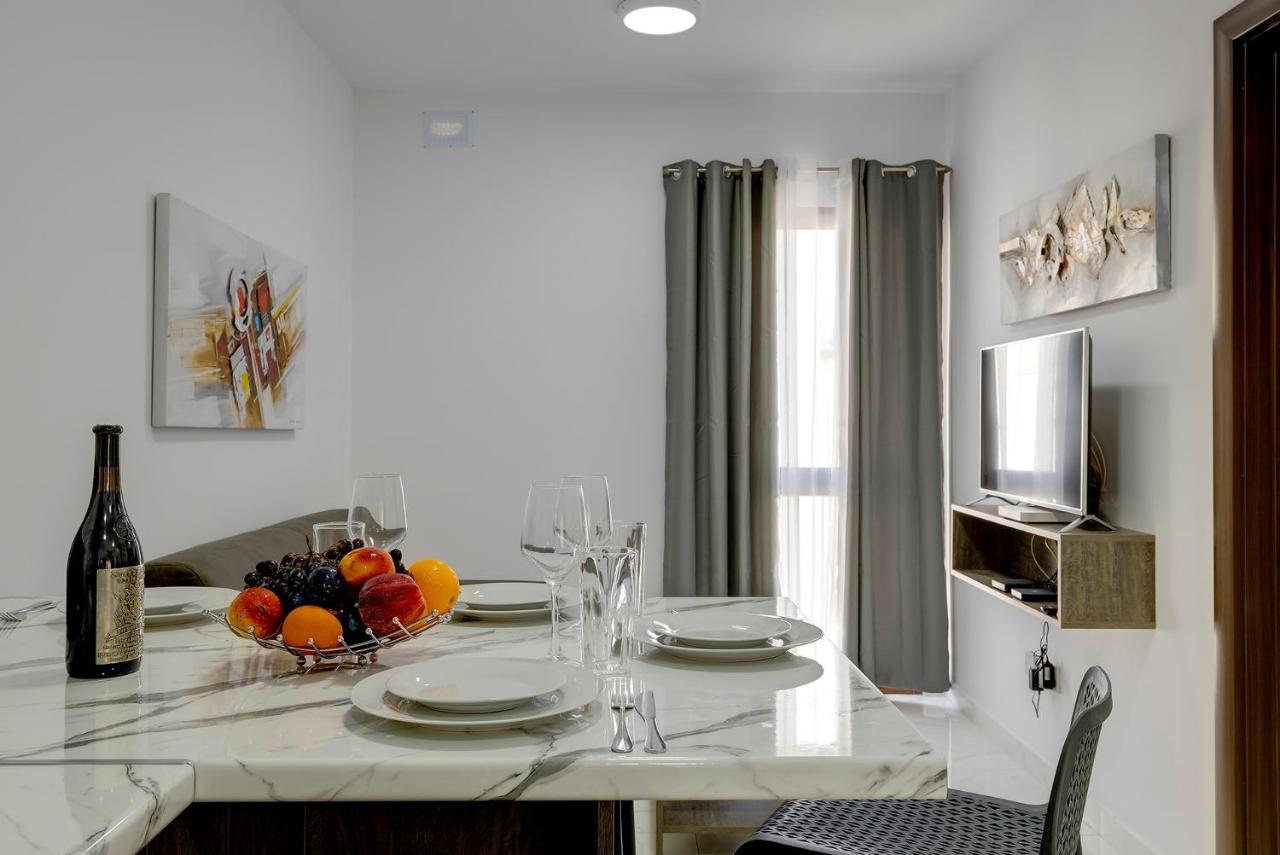 Chic 2Br Penthouse Steps From The Promenade Apartamento Sliema Exterior foto