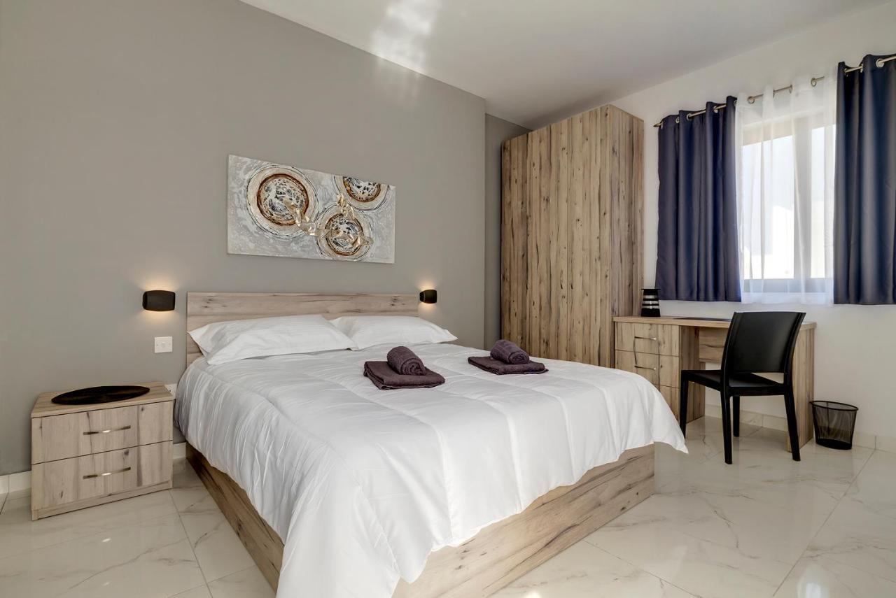 Chic 2Br Penthouse Steps From The Promenade Apartamento Sliema Exterior foto